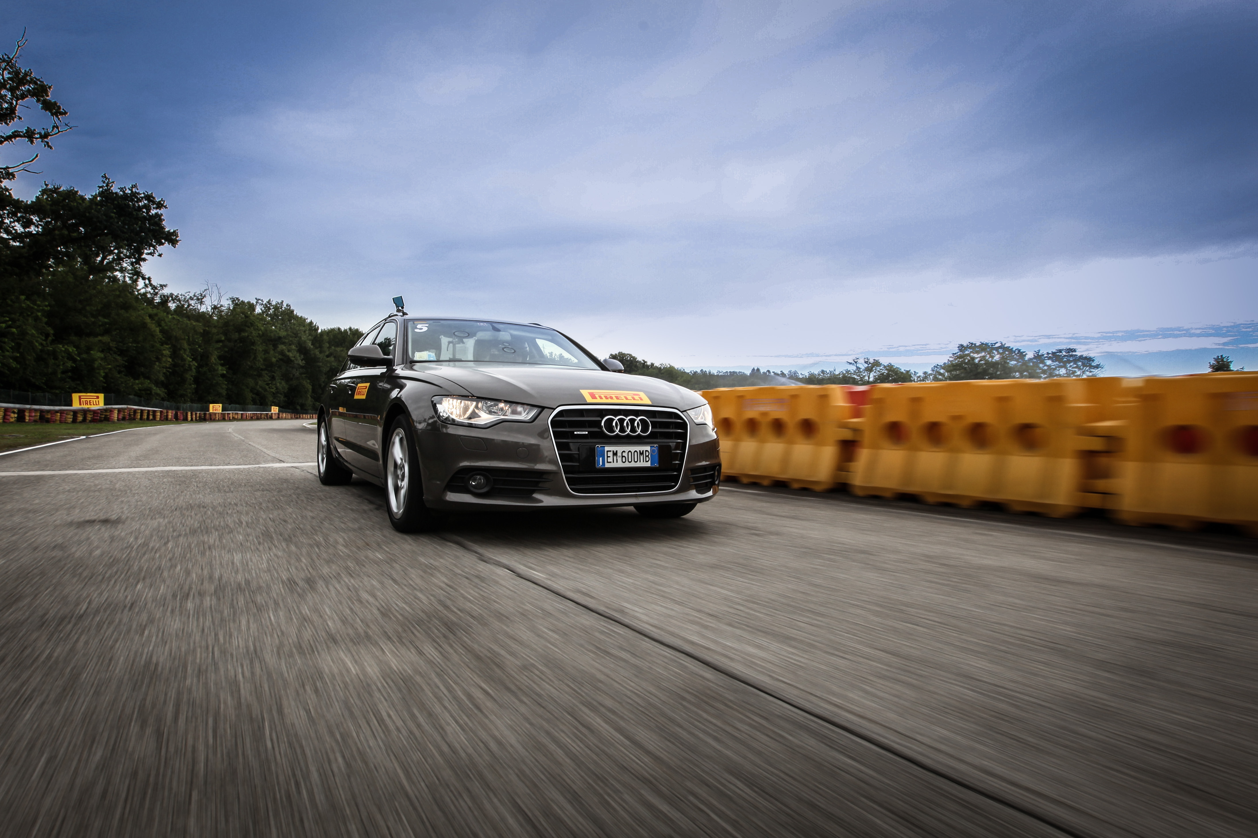 Diez sencillos consejos Pirelli para un verano seguro