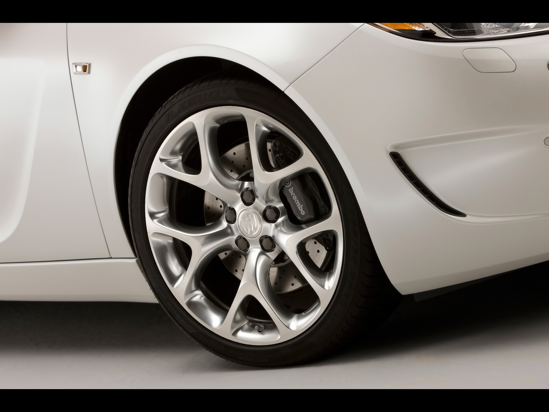 Cambiar los neumáticos a tiempo, el primer paso para la seguridad vial