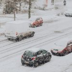 Consejos para quitar el hielo del parabrisas sin estropear el coche