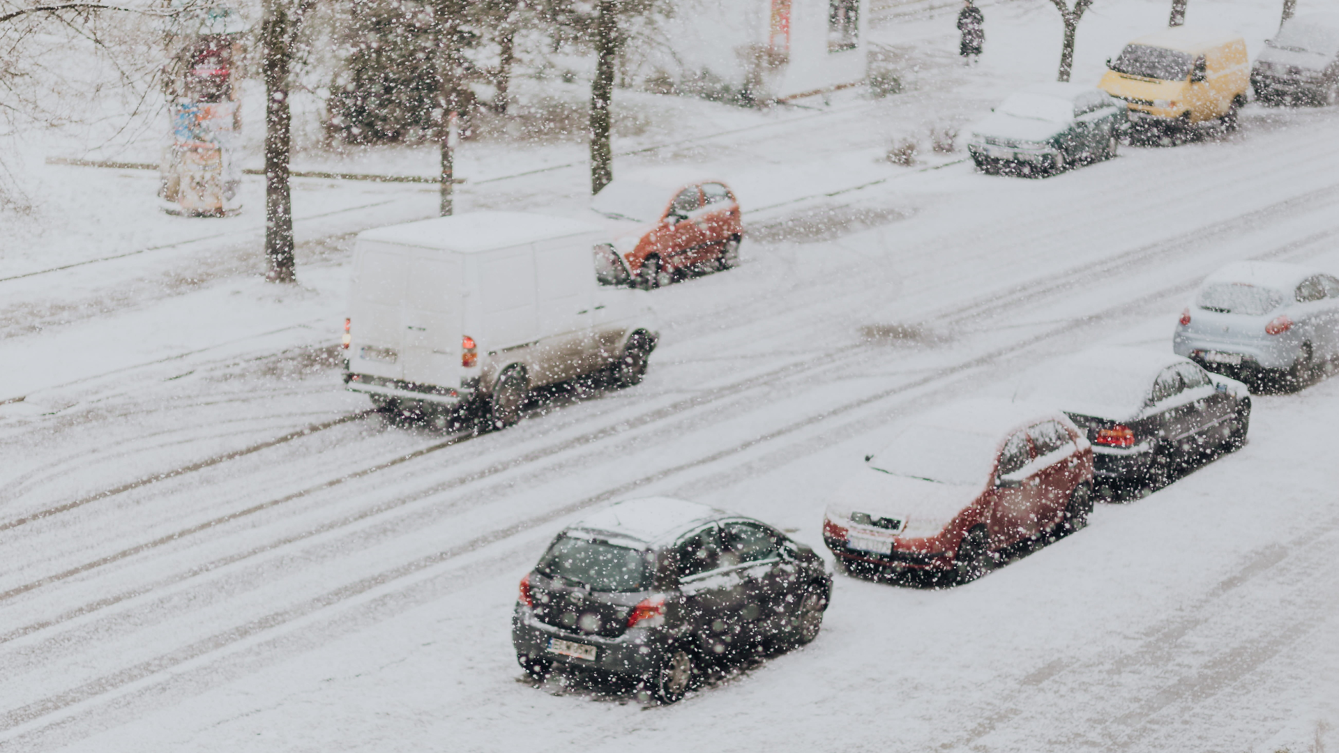Consejos para quitar el hielo del parabrisas sin estropear el coche