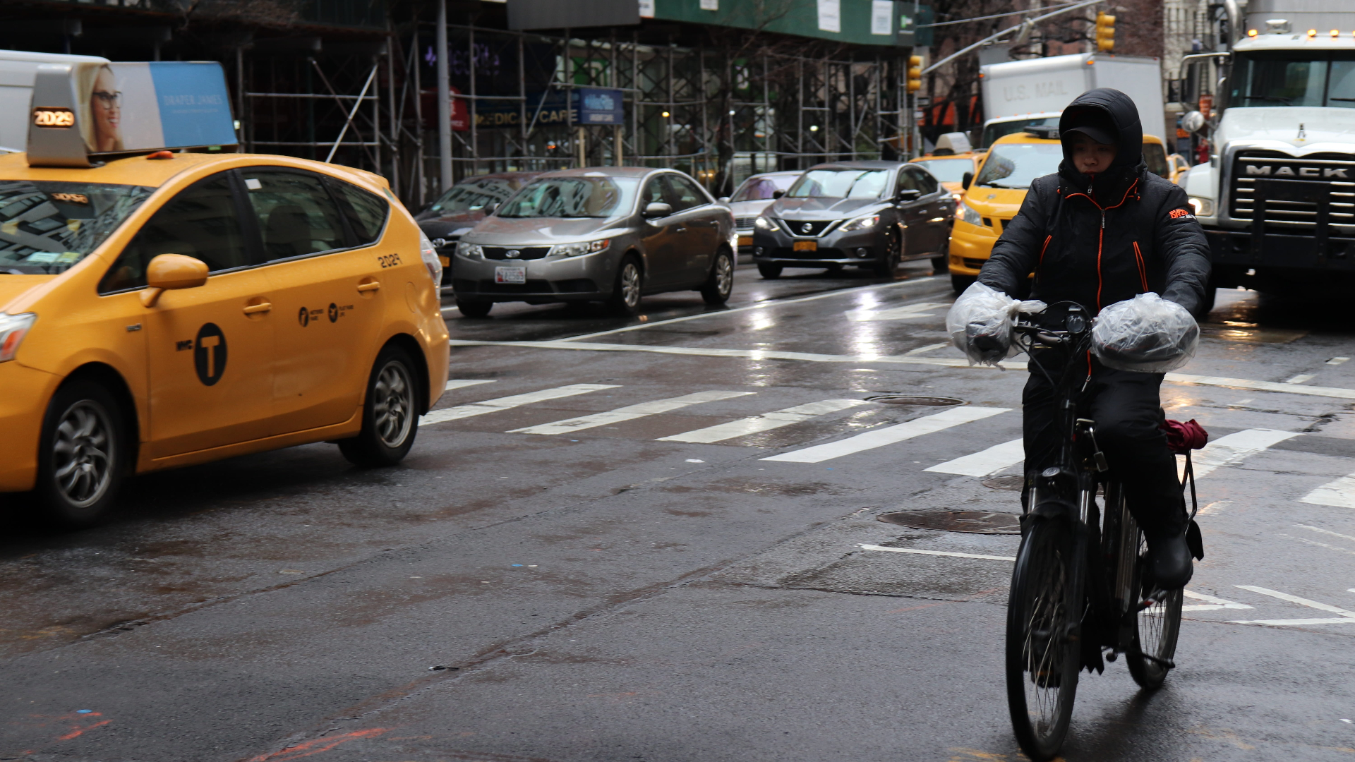 Recomendaciones para conducir una moto con lluvia