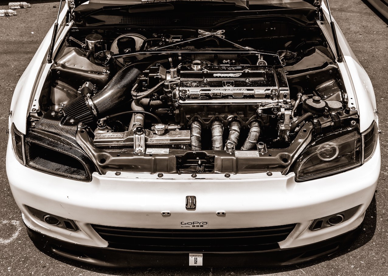 Revisar el aceite del coche