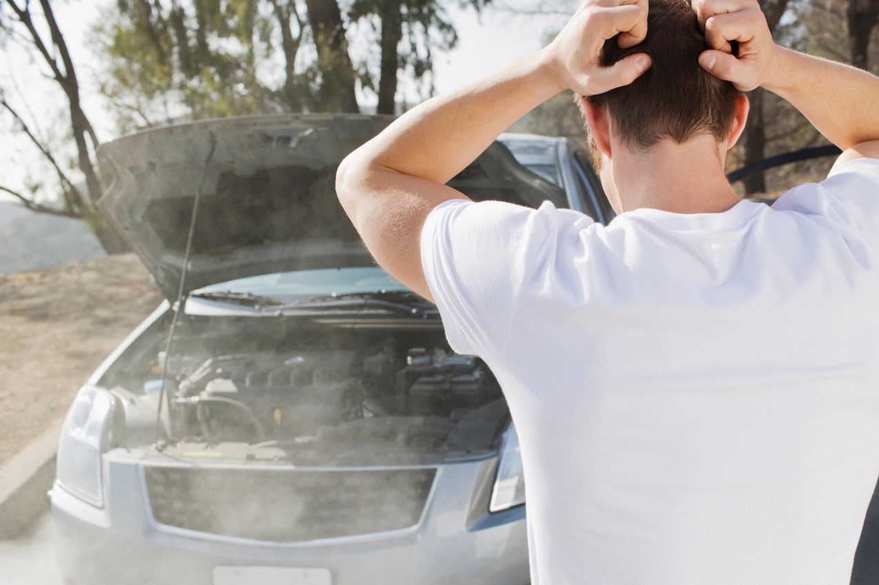 El motor echa humo blanco