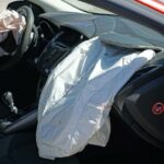 Por qué se prende la luz del airbag