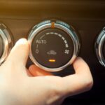 Con qué se carga el aire acondicionado de mi vehículo