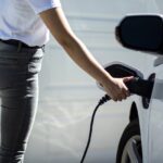 Diferencia entre coche híbrido e híbrido enchufable