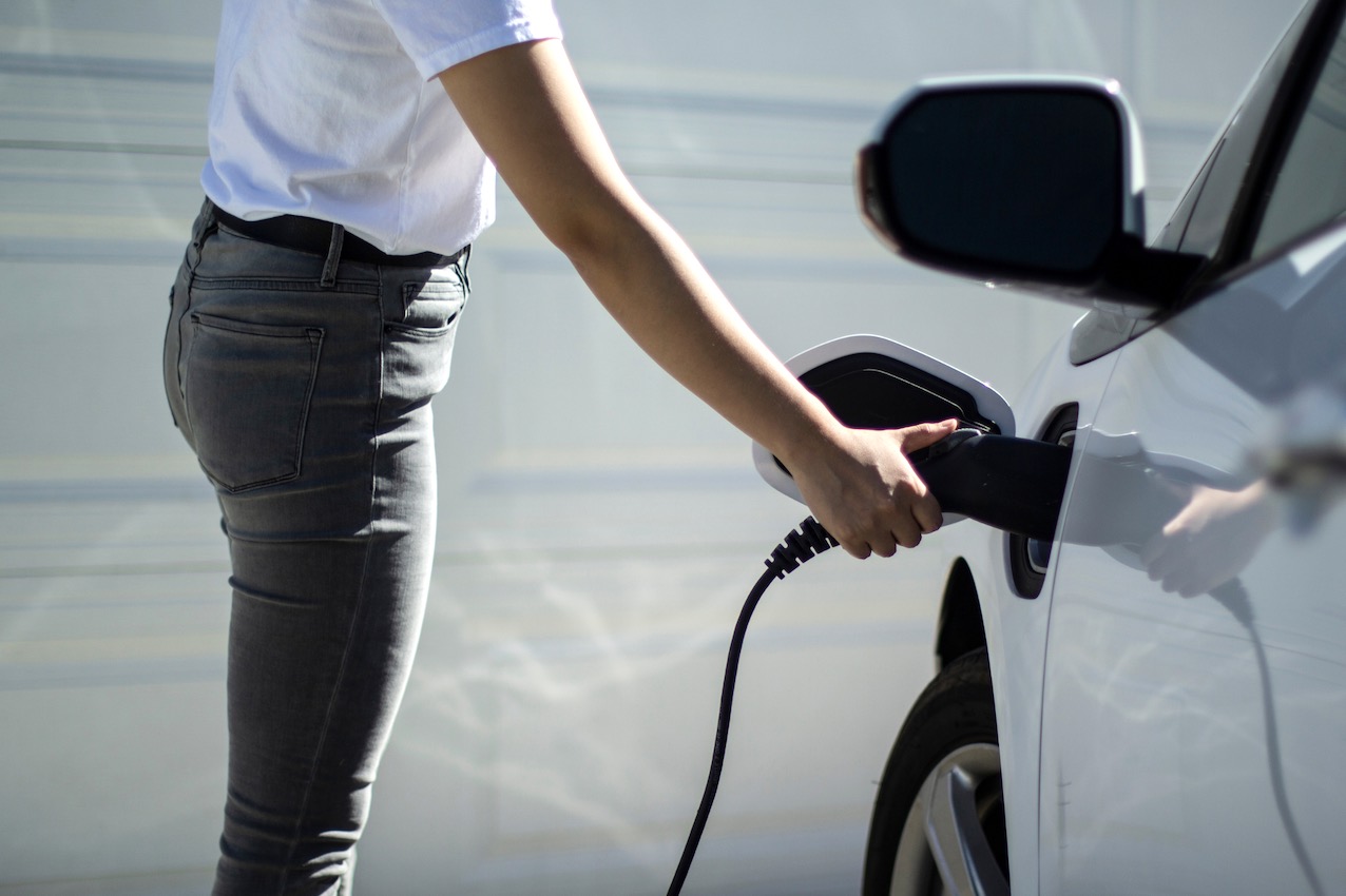 Diferencia entre coche híbrido e híbrido enchufable