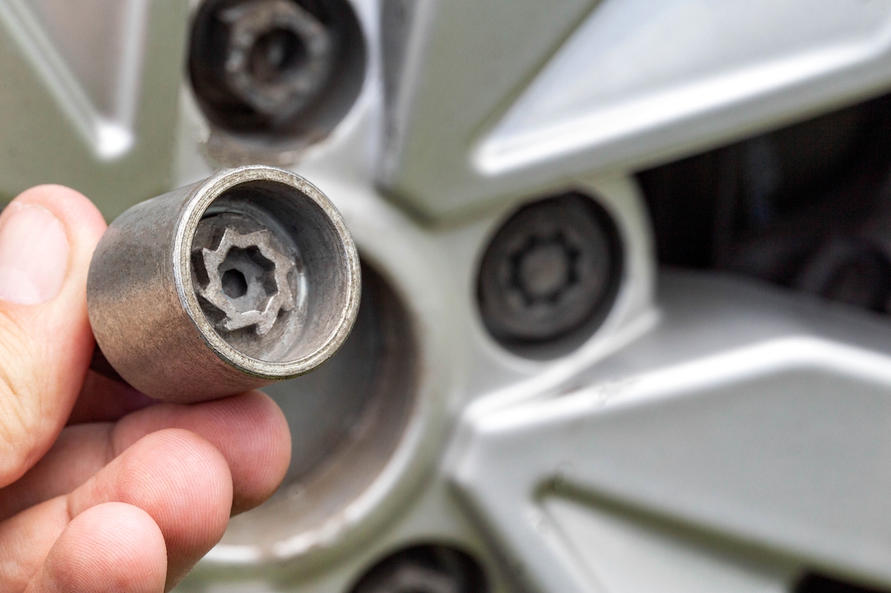 tornillos antirrobo de coche