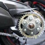 cómo engrasar la cadena de la moto