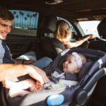 Cómo y cuándo puede viajar un bebé recién nacido en coche